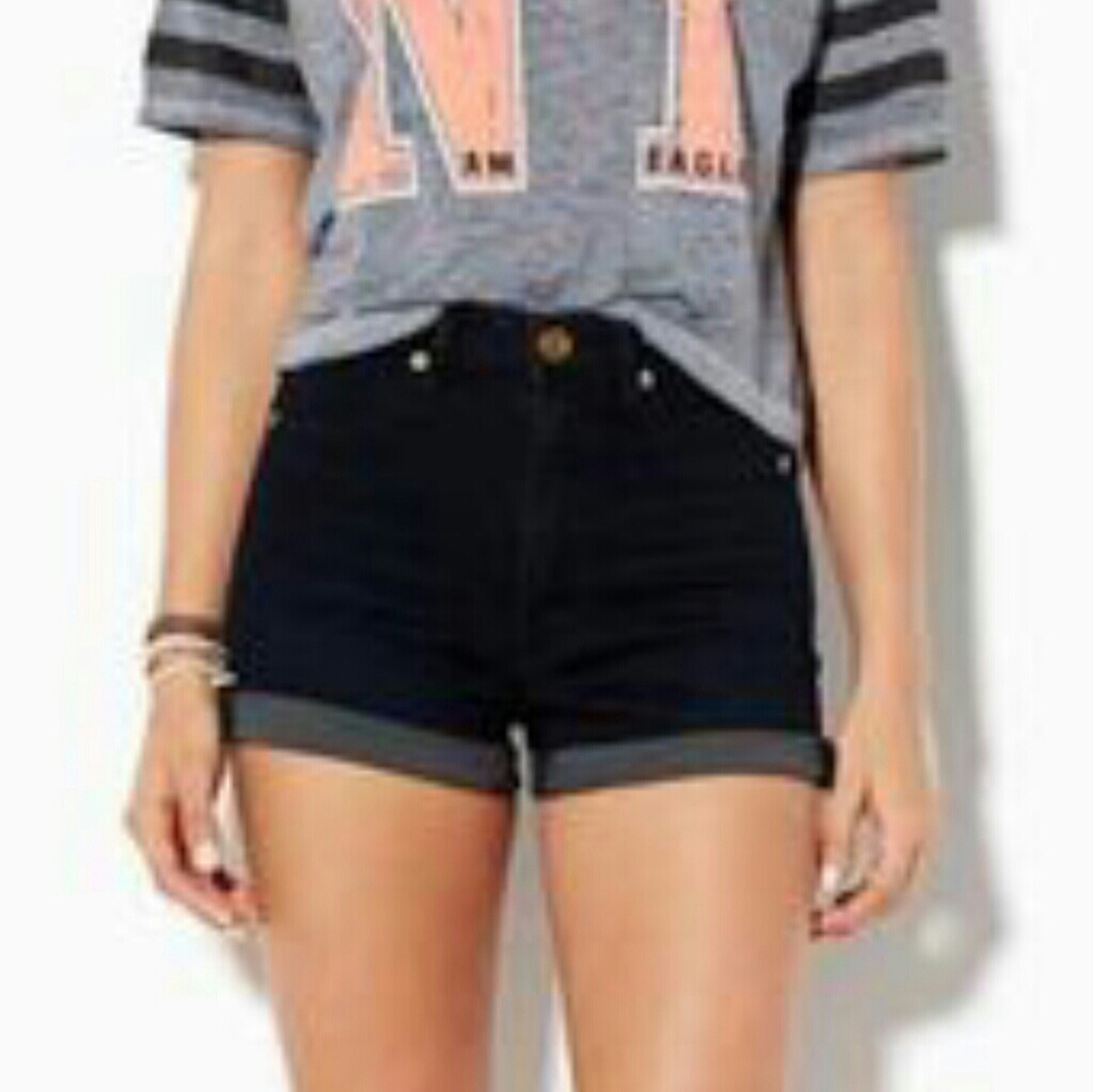 AE HIGH WAISTED SHORTS