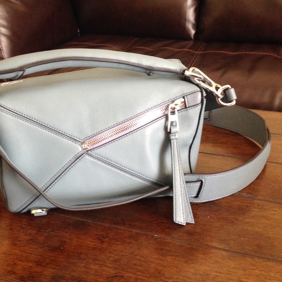 AUTHENTIC LOEWE PUZZLE SHOULDER BAG - Picture 2 of 8