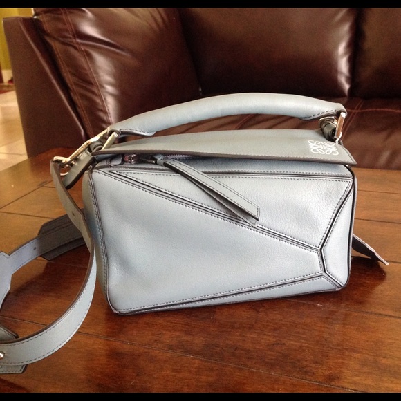 AUTHENTIC LOEWE PUZZLE SHOULDER BAG - Picture 3 of 8