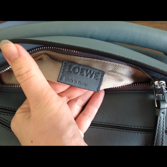 AUTHENTIC LOEWE PUZZLE SHOULDER BAG - Picture 5 of 8