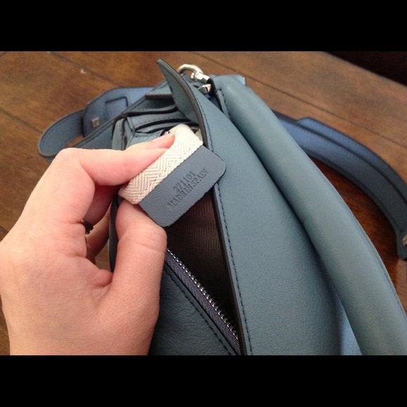 AUTHENTIC LOEWE PUZZLE SHOULDER BAG - Picture 6 of 8