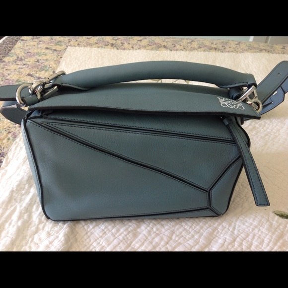 AUTHENTIC LOEWE PUZZLE SHOULDER BAG - Picture 7 of 8