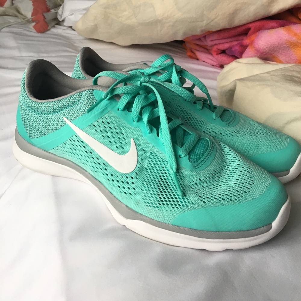 MINT GREEN Nike Training - size 9.5 Like new!