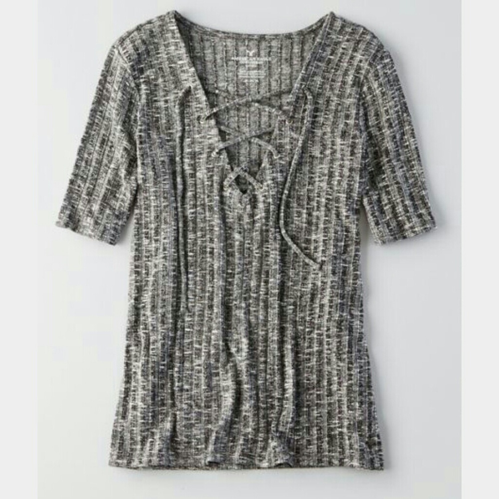 AMERICAN EAGLE LACE UP TOP