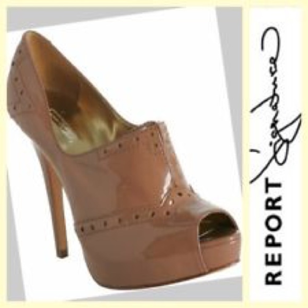 Report Signature nude pumps
