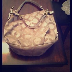 Beautiful coach purse !!! ON HOLD!