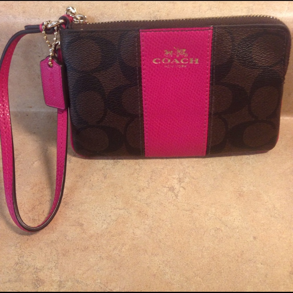 Coach Signature PVC Brown/Fuchsia wristlet