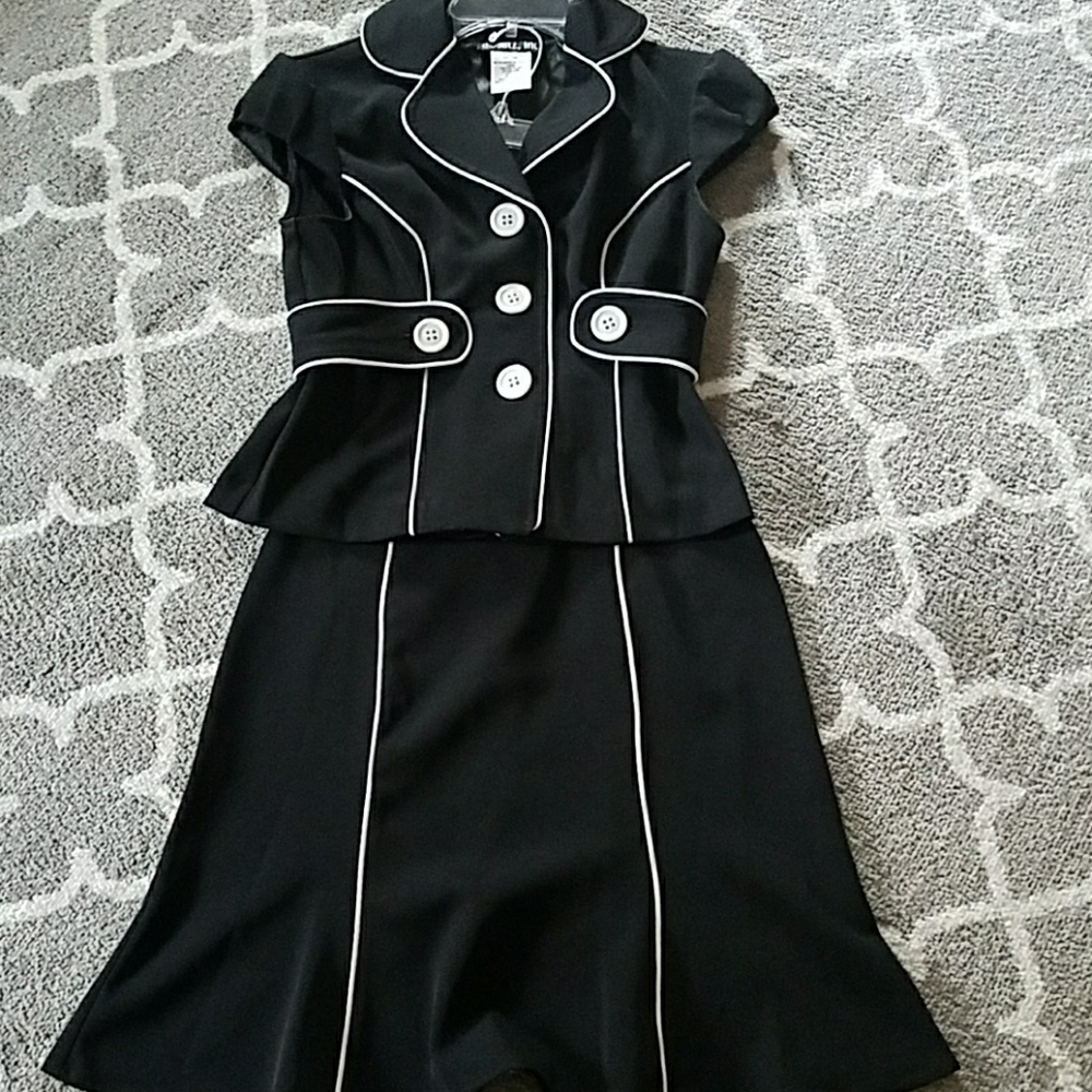 Juniors 2 piece suit