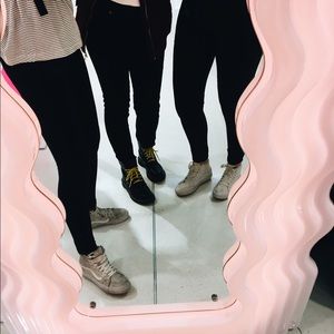 Meet your Posher, Singian