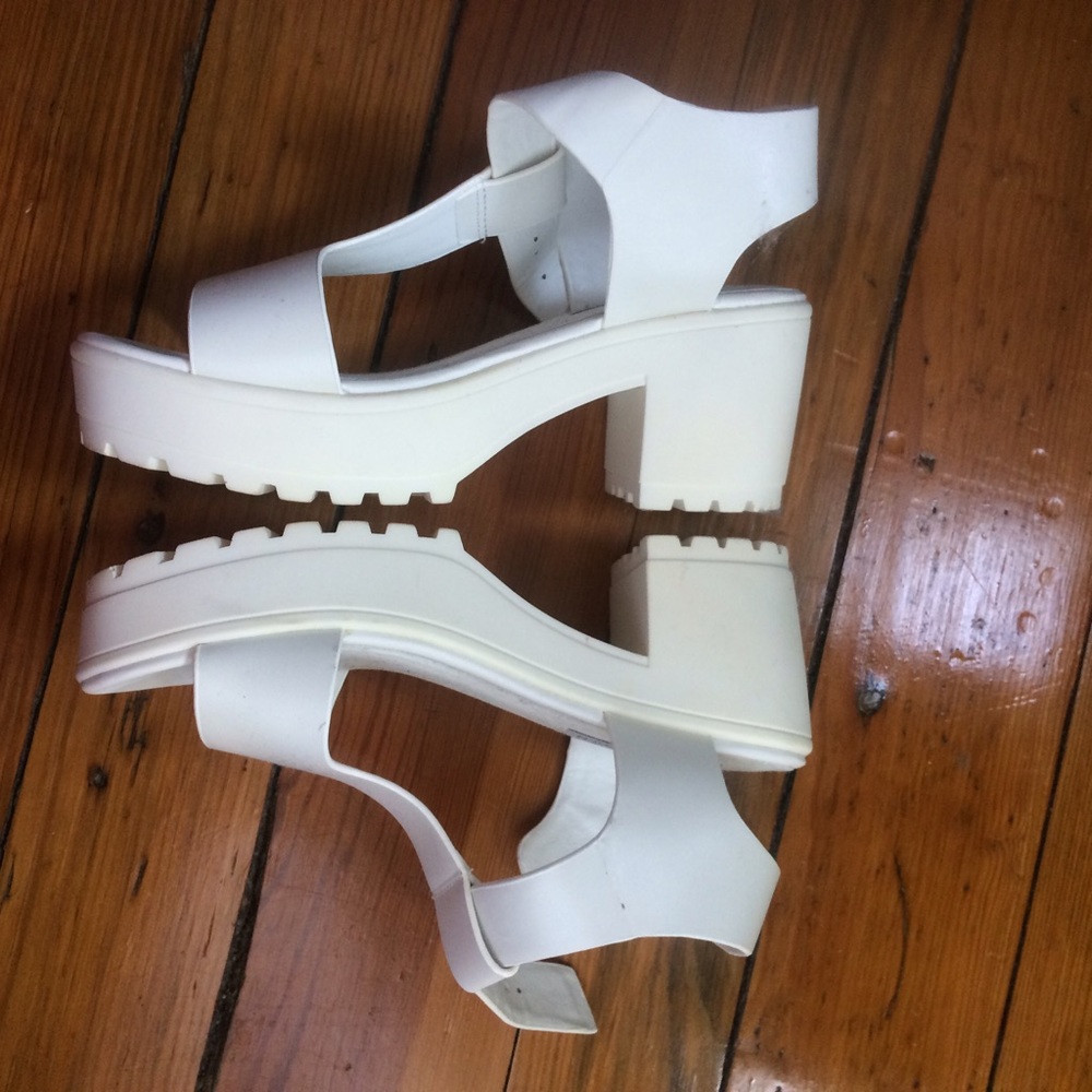 Chunky white Steve Madden Heels