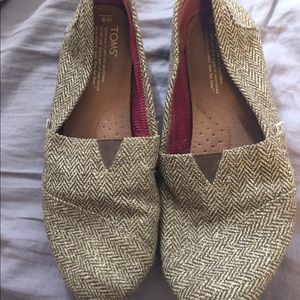 Women's toms size 9!