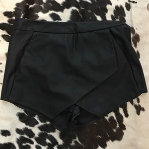 Express 00 pleather skort faux leather black