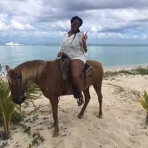 Meet your Posher, Whitney