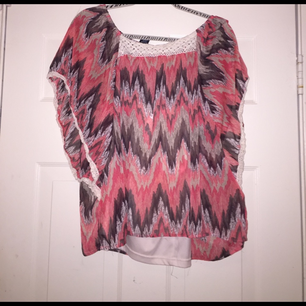 Fun flowing top with built in tank.