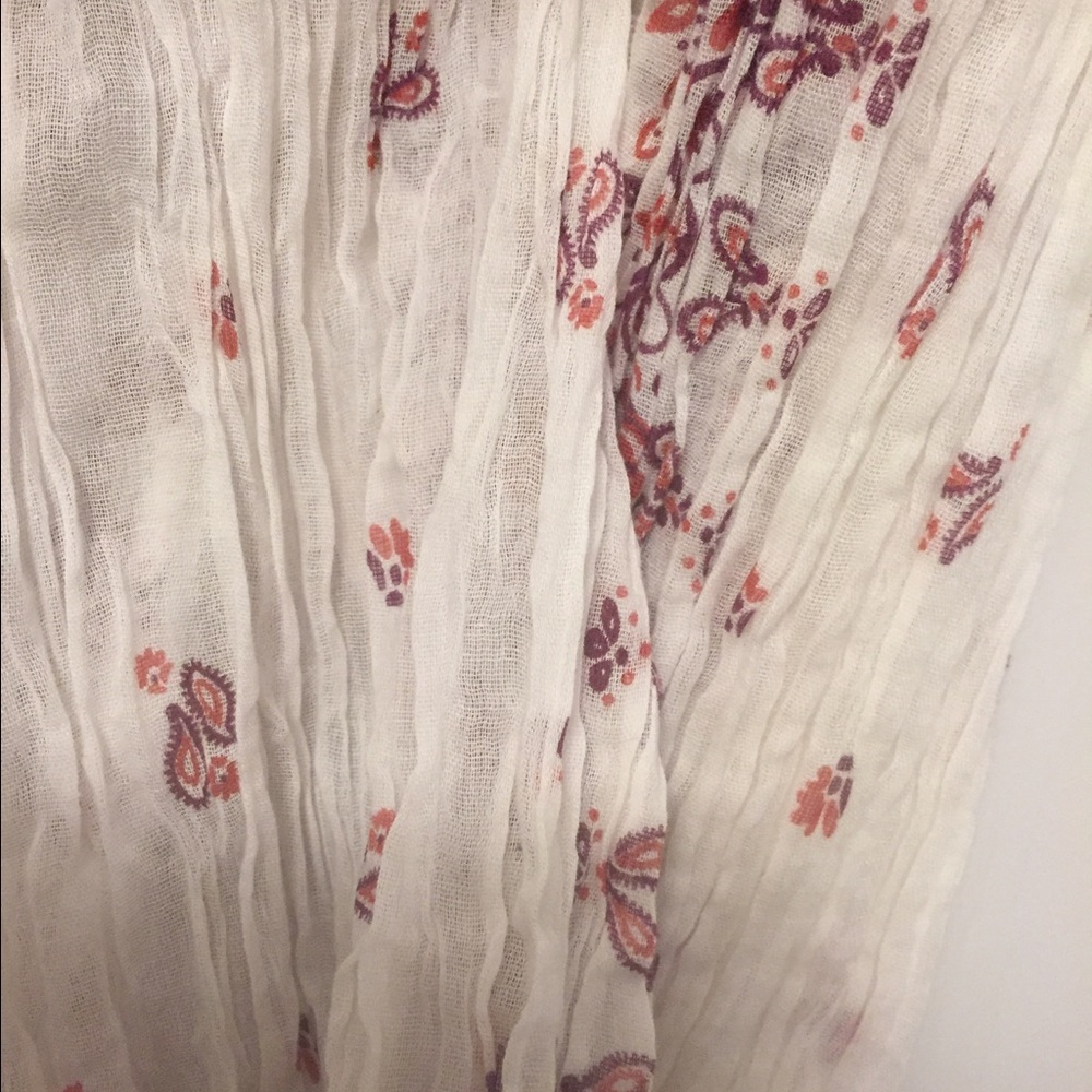 Long fashion scarf.