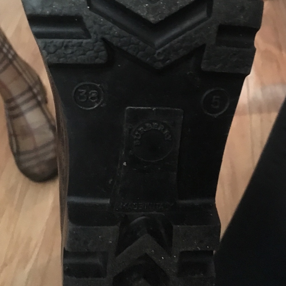 Burberry rain boots - Picture 3 of 3