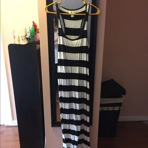 Women's large black and white maxi dress