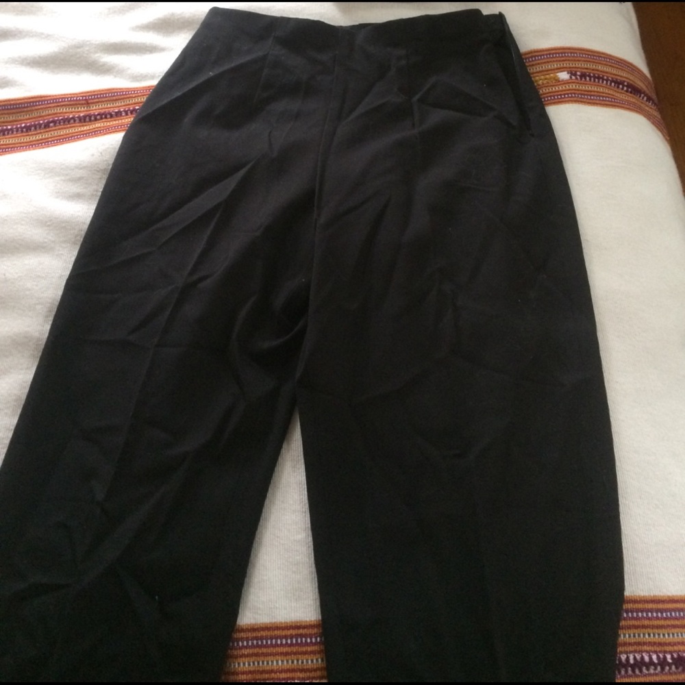 Eddie Bauer, NWT Bremerton fit black pants.