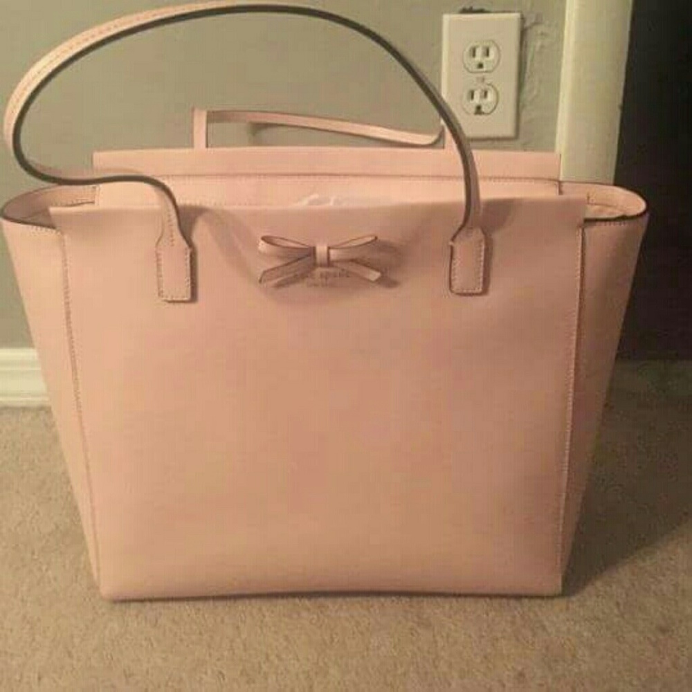 ❌ SOLD ❌ Kate Spade Tote and Matching Wallet