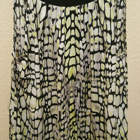 Patterned Top - Picture 2 of 3