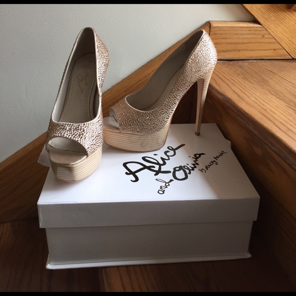 Alice and Olivia Laird-C Nude Pumps