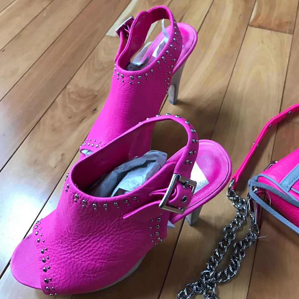 Dolce Vita Shoes - Picture 2 of 4