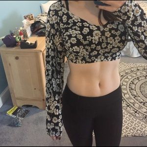 Daisy patterned long sleeve crop top