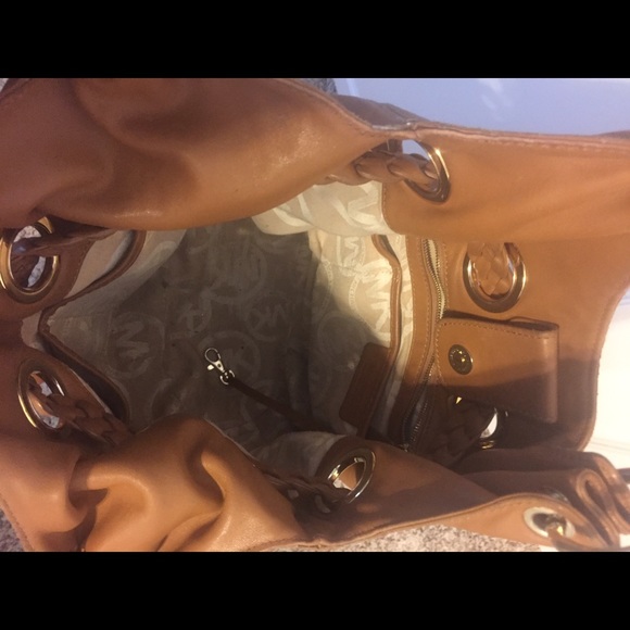 Michael Kors Tan handbag - Picture 4 of 4