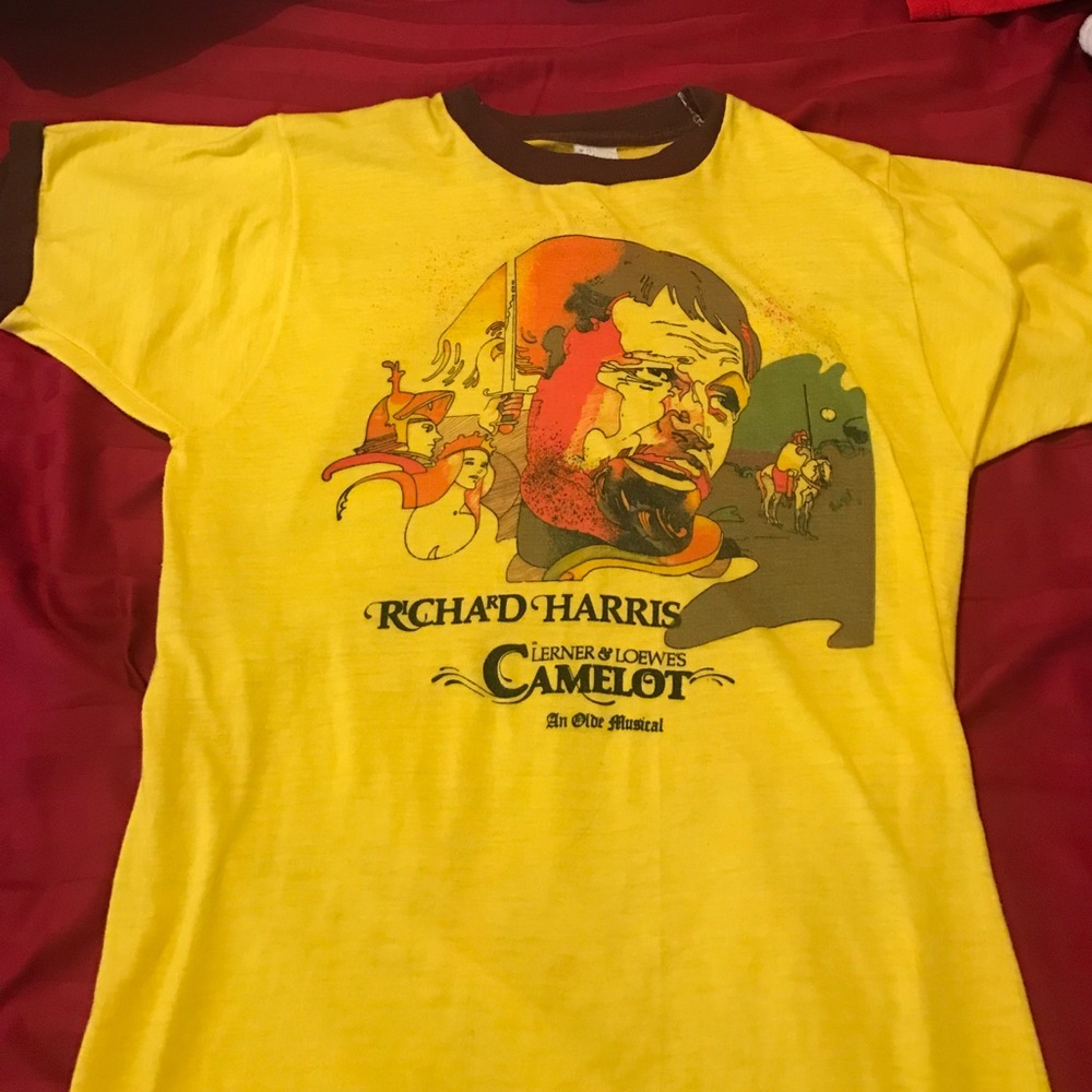 VINTAGE CAMELOT TEE
