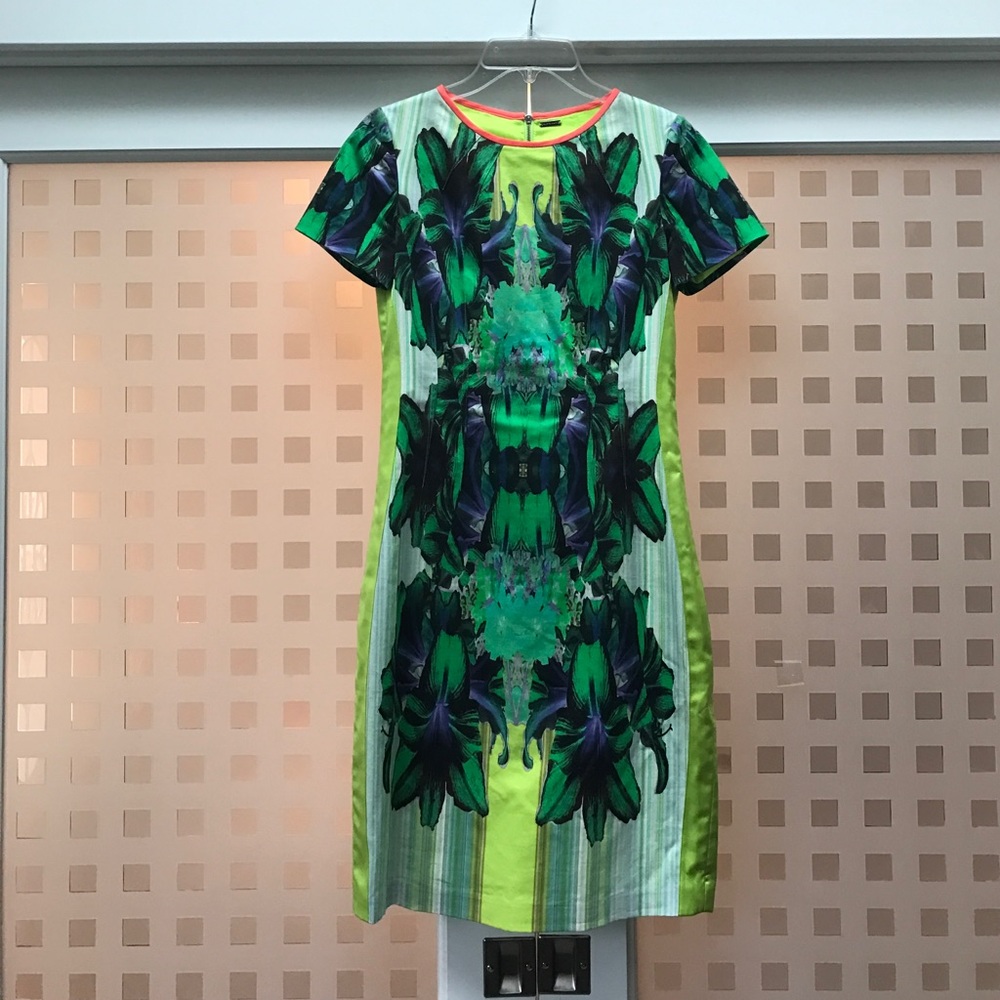 Elie Tahari A Line Short Sleeve Modest Dress