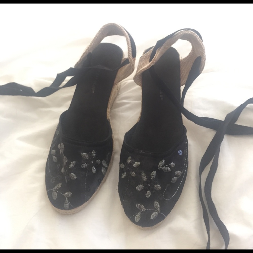 Black floral espadrilles