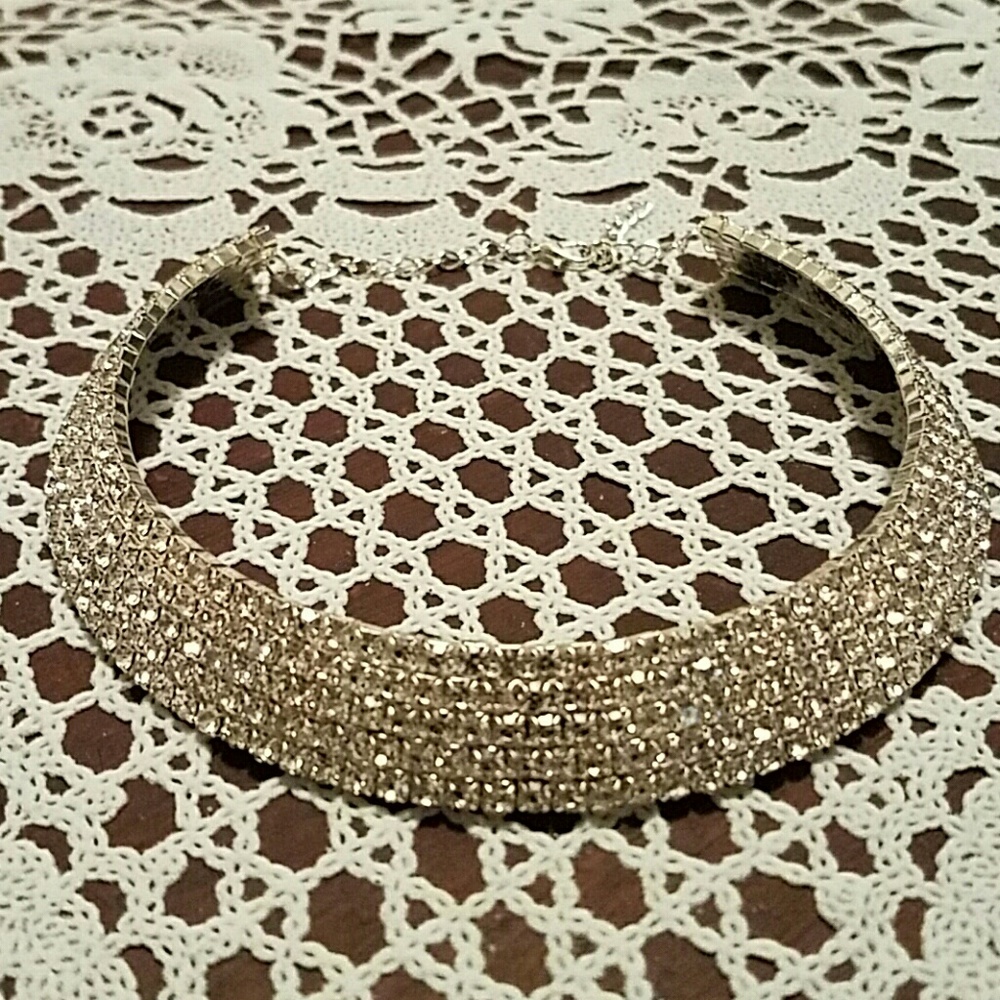 Rinstone choker  necklace