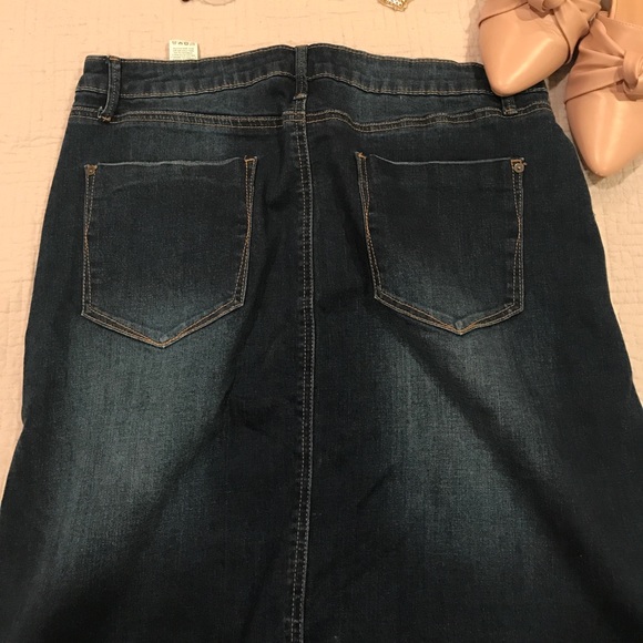 JustFab Skirts - Just Fab Denim Pencil Skirt JustFab Skirts - Just Fab Denim Pencil Skirt