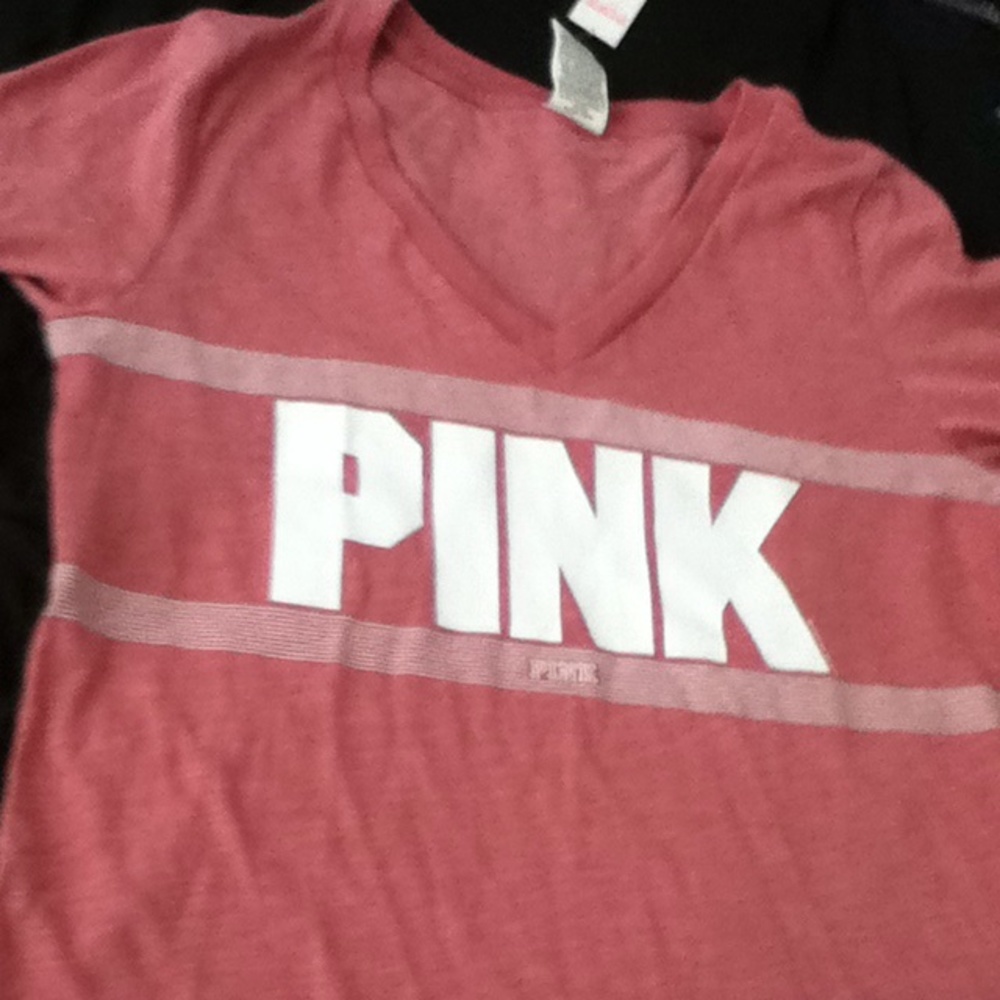 Vs Pink shirt with logo👏💕