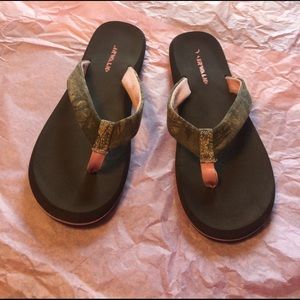 Airwalk Pink Camo Flip-Flops