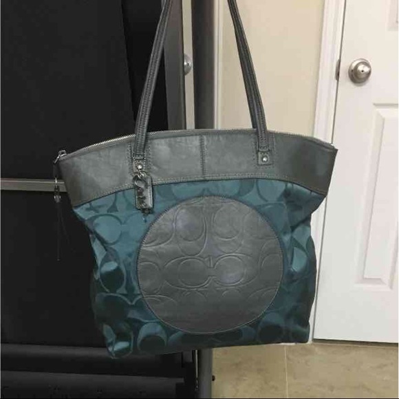 Coach shoulder bag - Picture 1 of 4