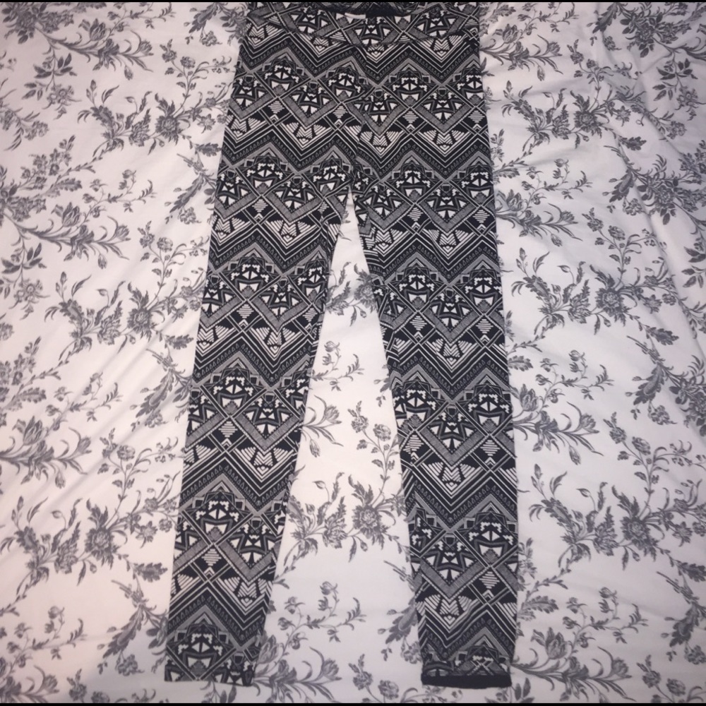 PINK black and white tribal print leggings