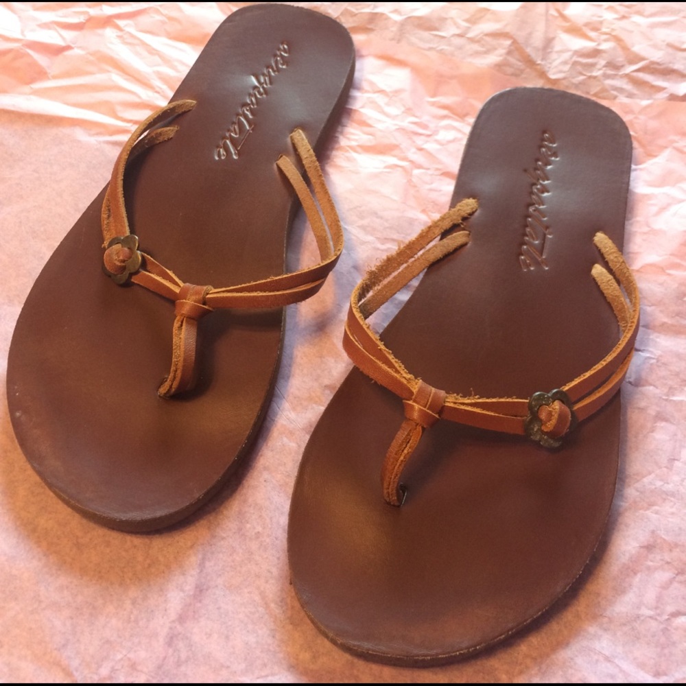 SOLD ON Ⓜ️ERC. Aeropostale Flip-Flops