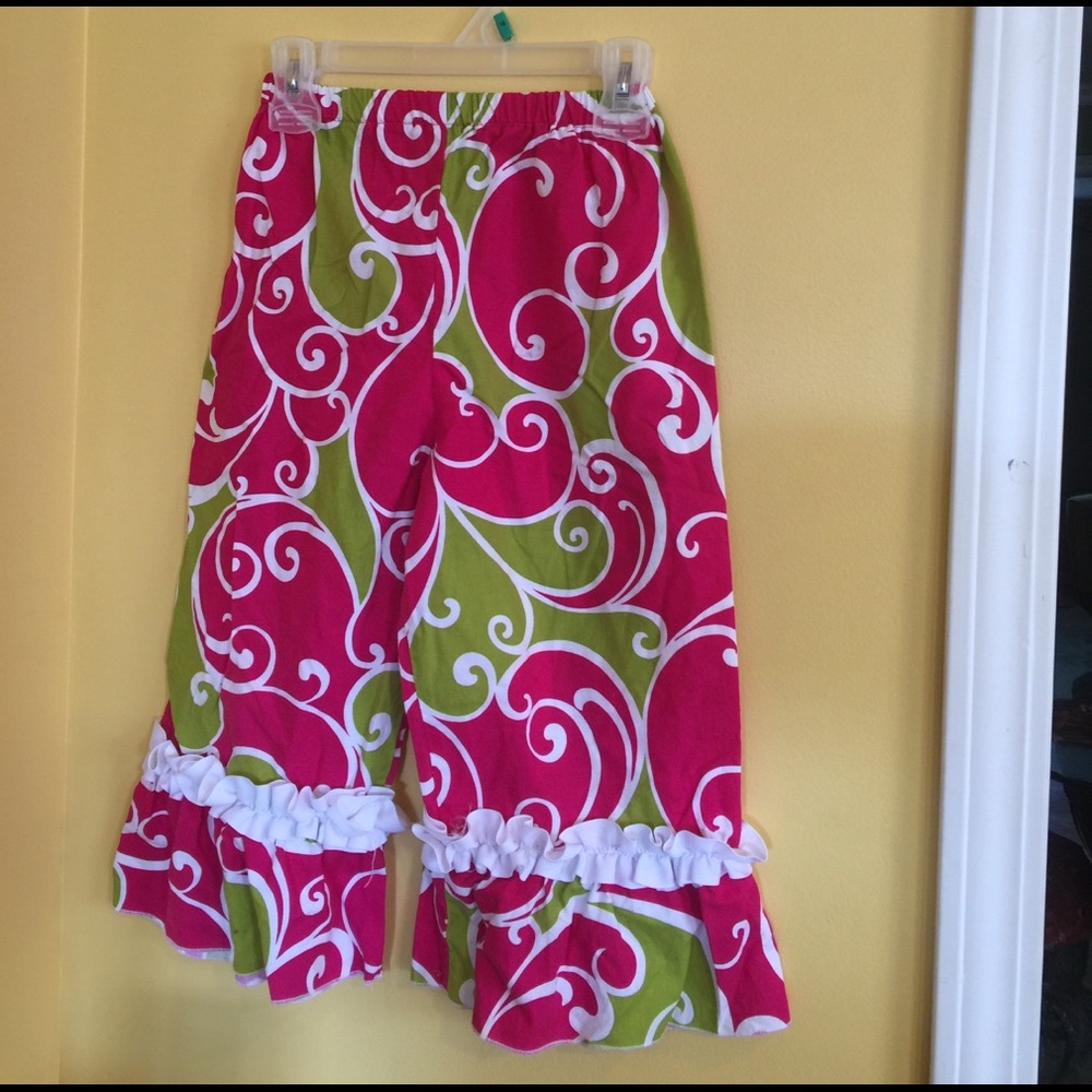 Girls Boutique ruffle Crop pants.