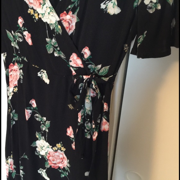 Juniors Xhilaration v-neck black floral dress - Picture 4 of 5