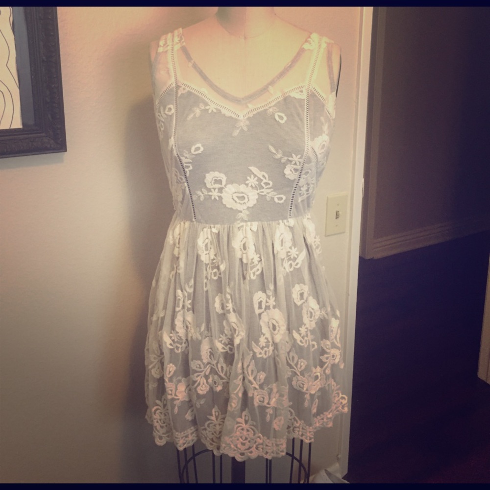 Mesh lave dress with knot lining