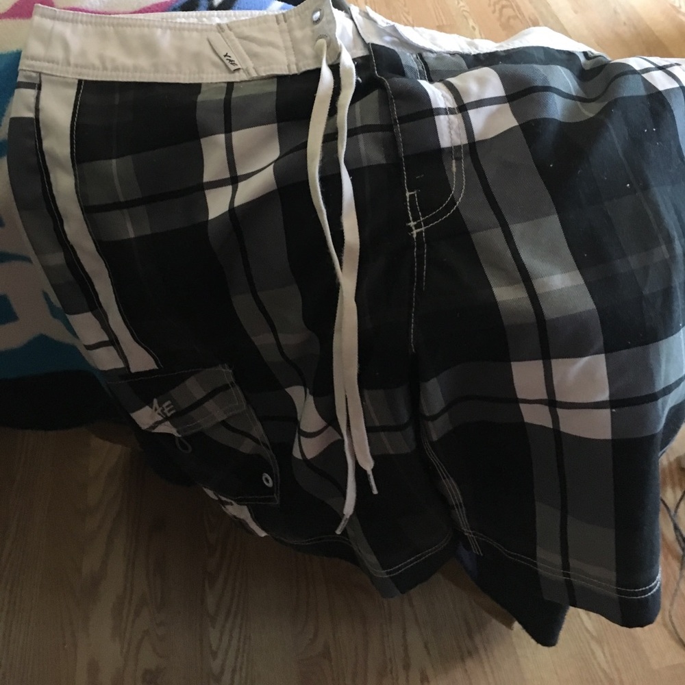 American Eagle Outfitters Board shorts.Size Large. - Picture 1 of 5