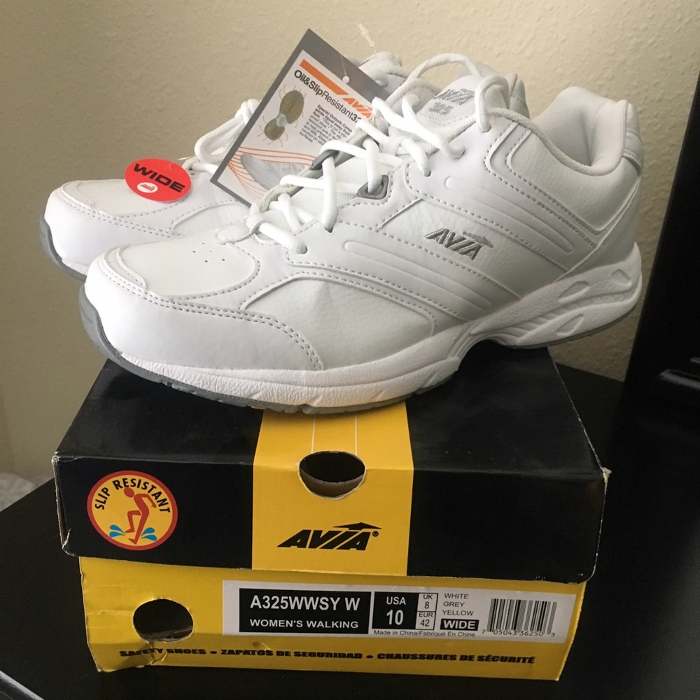 White tennis shoes wide width