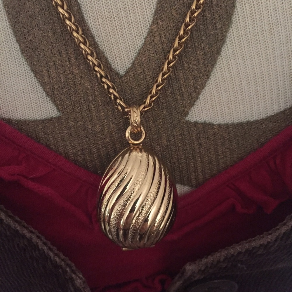 ✨Vintage Avon Long Gold Necklace Pendant 2 Chains