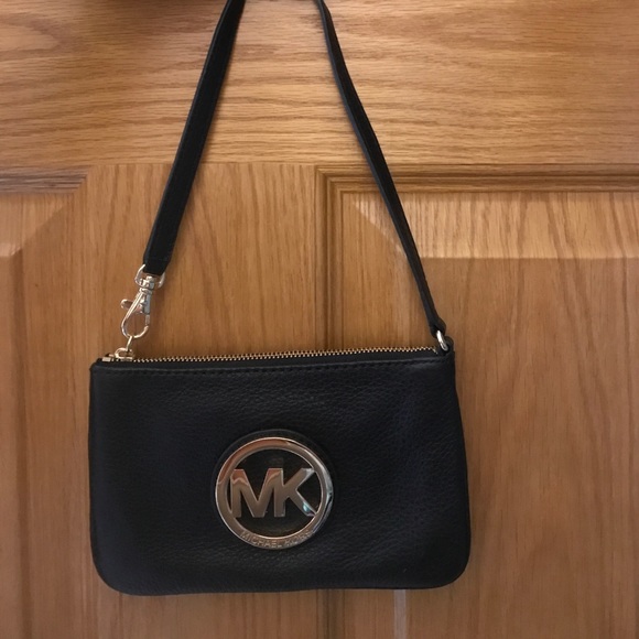 Michael Kors Wristlet - Picture 1 of 3
