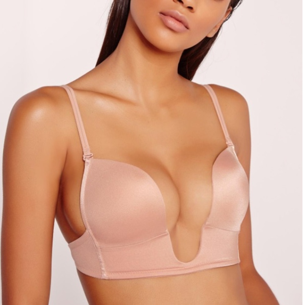 Seamless deep plunge bra nude