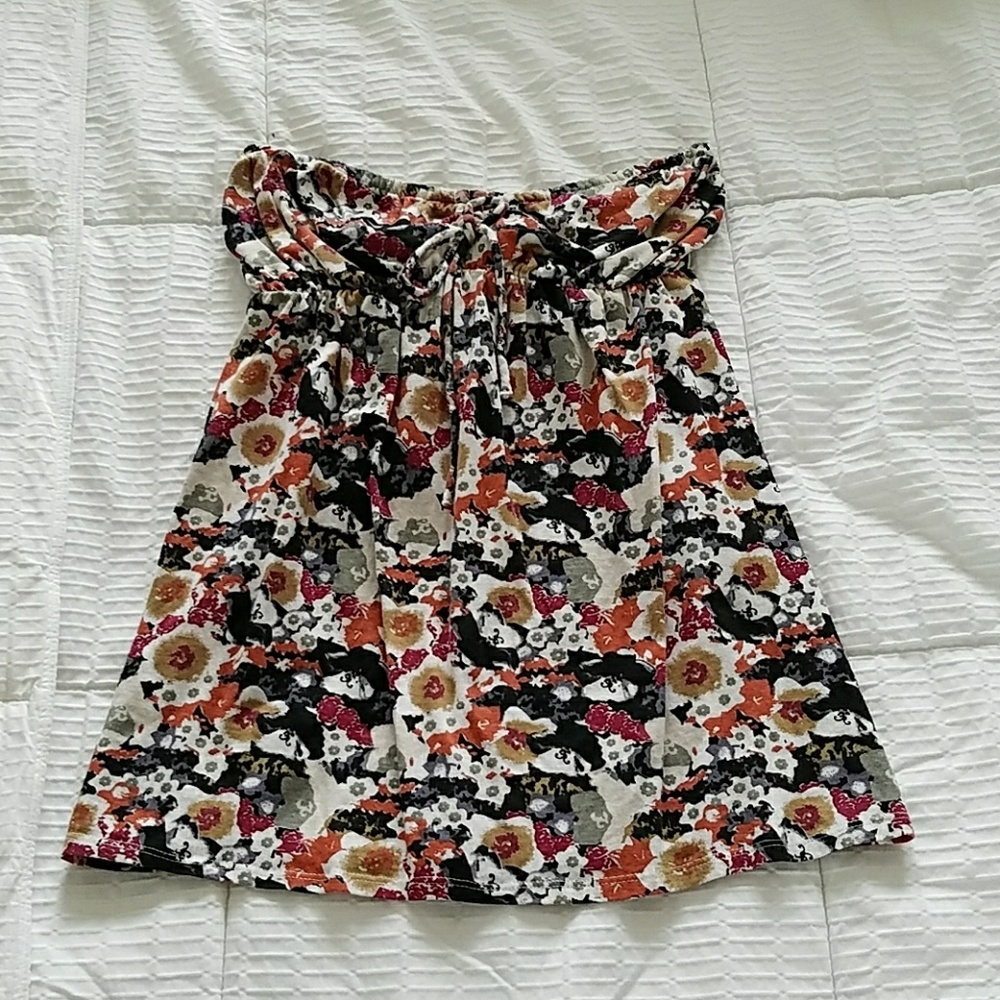 Super cute sleeveless top.