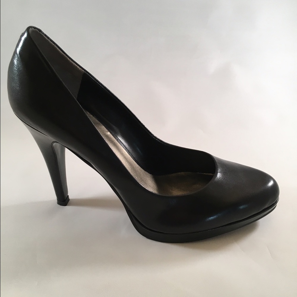 Nine West Rocha platform pump Size 7