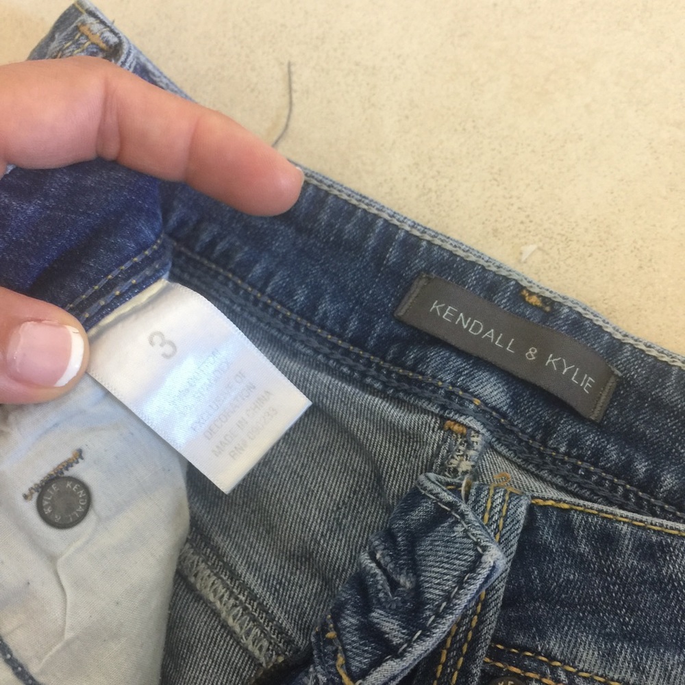 🎀KENDALL AND KYLIE shorts🎀 - Picture 3 of 3