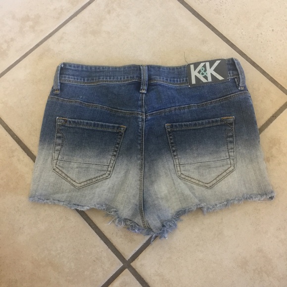 🎀KENDALL AND KYLIE shorts🎀 - Picture 2 of 3